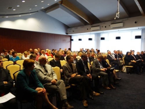 200 samorządowc&oacute;w ze Związku Miast Polskich debatowało w Legnicy 